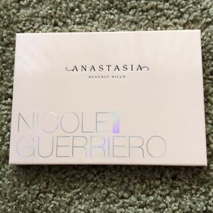 Anastasia Beverly Hills Nicole Guerriero Glow Kit
